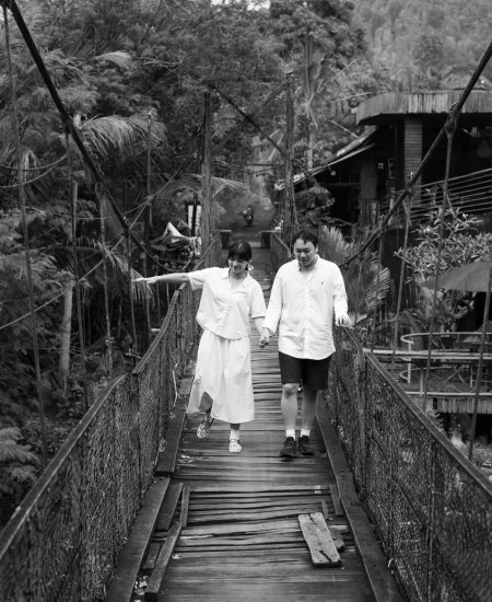 Sidemen trekking Yellow Bridge